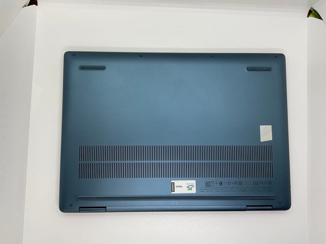 Lenovo Yoga 7i Gen 8 14型第13世代Intel 1360P