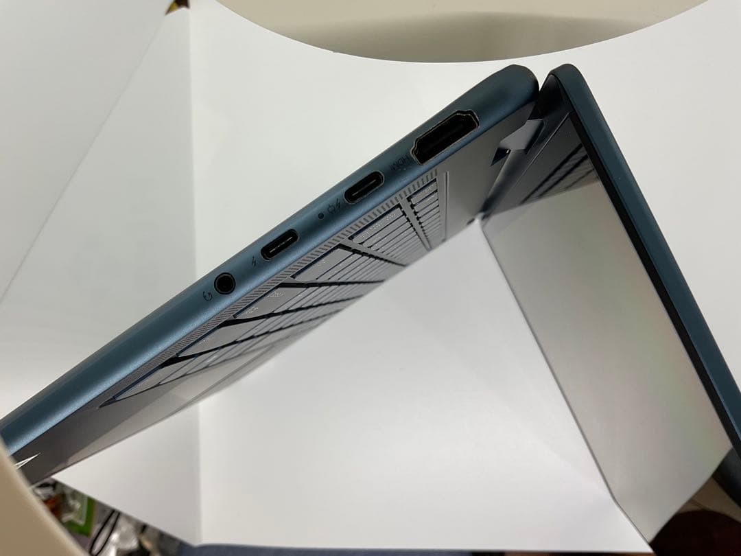 Lenovo Yoga 7i Gen 8 14型第13世代Intel 1360P