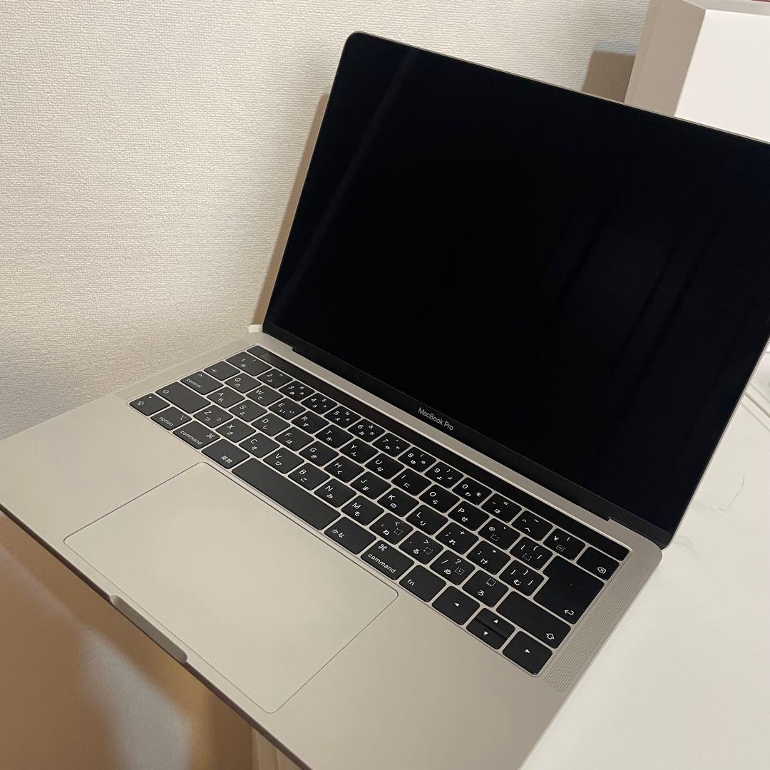 ＊MacBook Pro 13-inch, 2019,シルバー レザースリーブ付