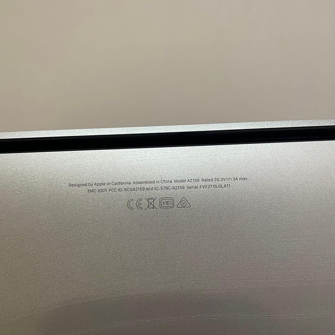 ＊MacBook Pro 13-inch, 2019,シルバー レザースリーブ付