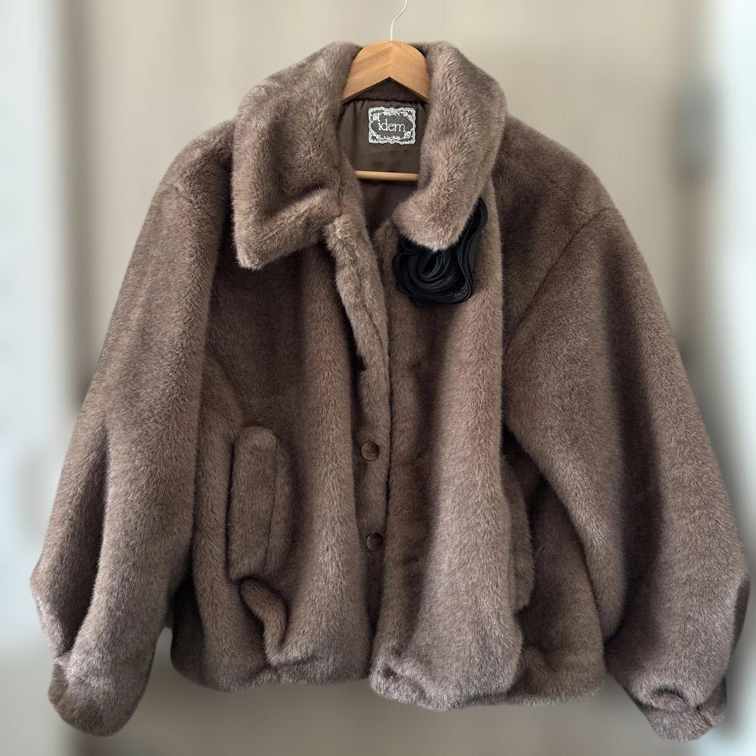 tulle brooch fur coat / コサージュ付きファーコート