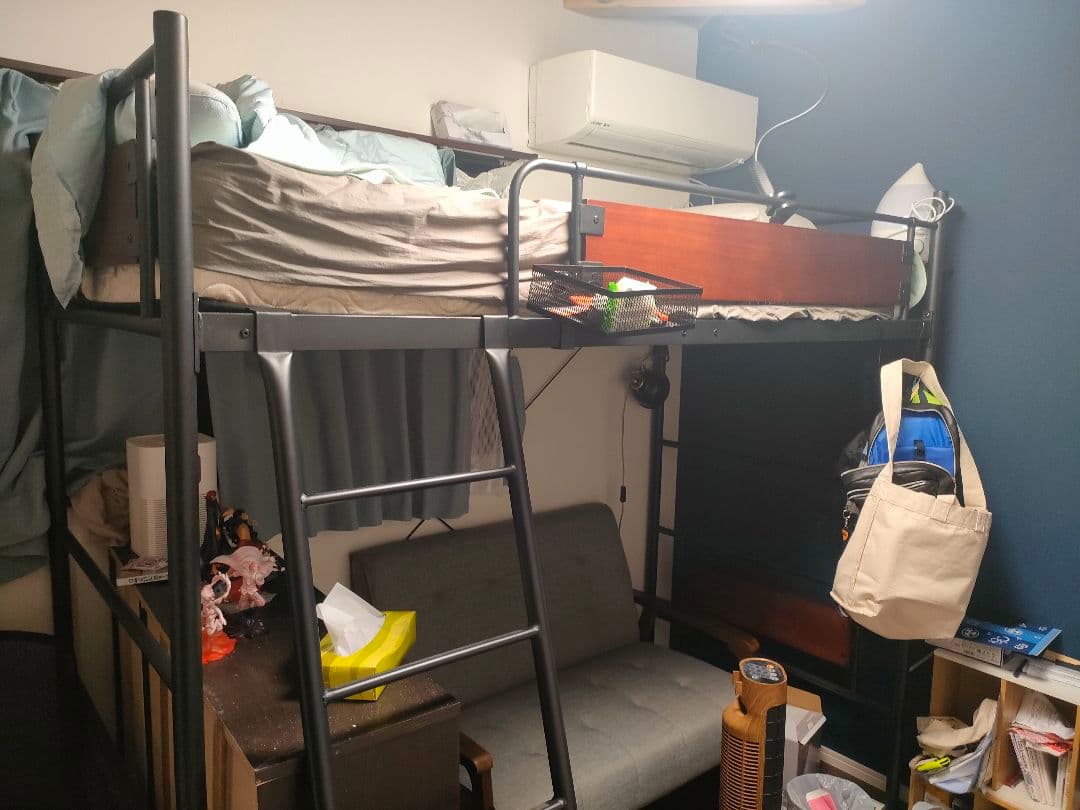 ハイタイプ　ロフトベット（フレームのみ）、シングル　 2口コンセント付き