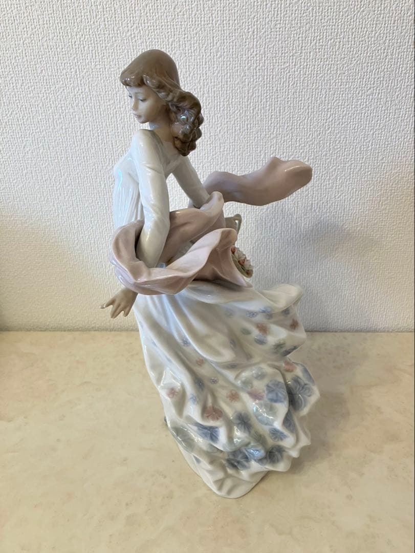 【美品】リヤドロ春の輝きフィギュリン