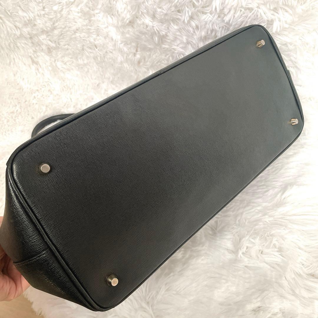 美品⭐︎ FURLA リンダ 黒 サフィアーノ ビジネス トートバッグ ゴールド
