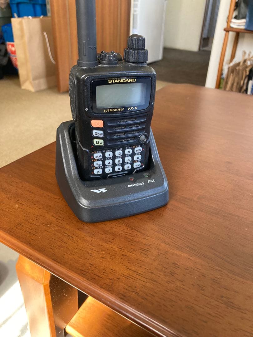 トランシーバー STANDARD VX-6