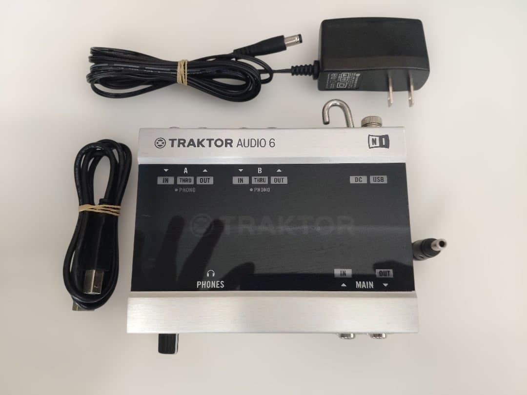TRAKTOR AUDIO 6 オーディオインターフェイス 本体 DVS