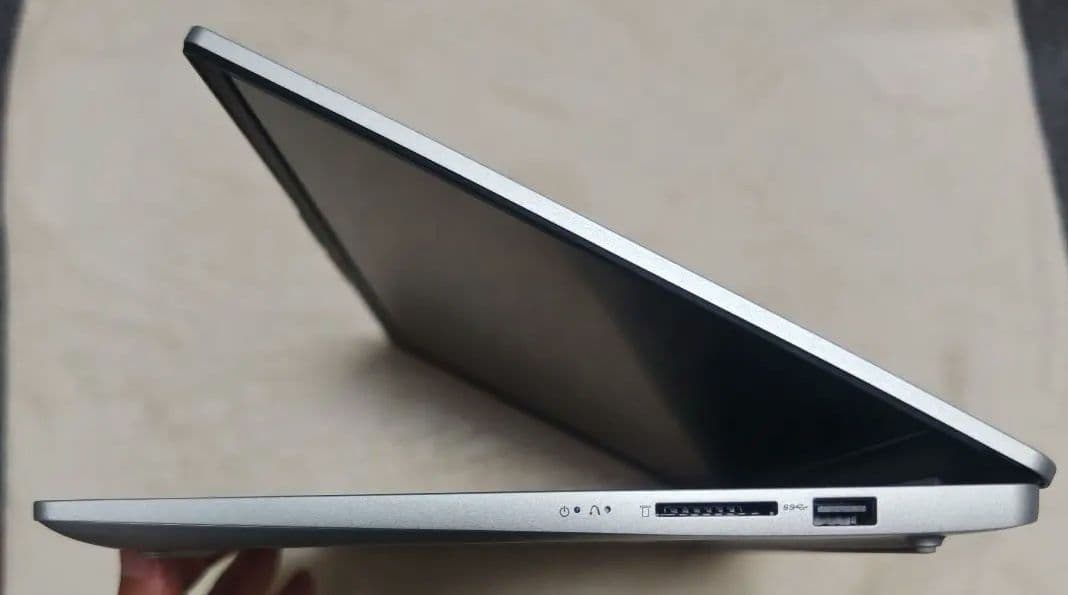 Lenovo IdeaPad Slim 5 Light 14ABR8 中古