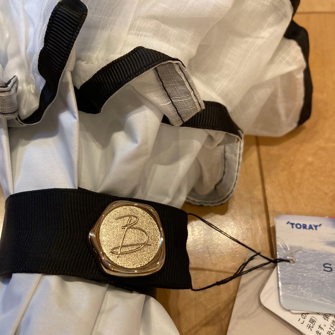 ビューランス　フリルたっぷり　サマーシールド日傘　ホワイト