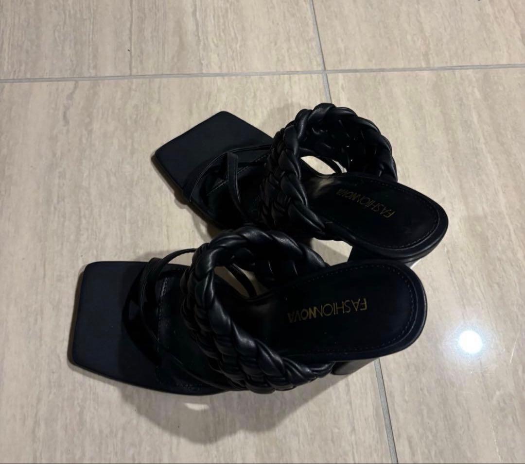 ブラック キャミワンピースとヒールサンダル セット