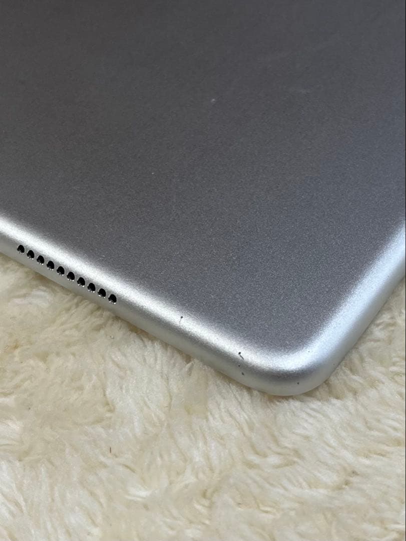 iPad mini4 64GB Wi-Fi + Cellular シルバー