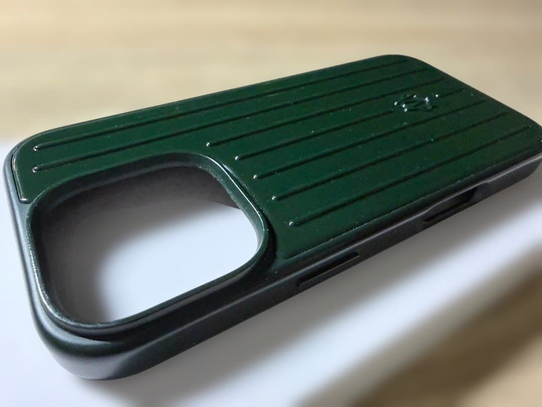 RIMOWA正規品 iPhone 16 Pro MagSafeケース Green