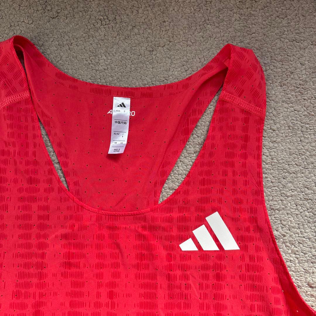 リ*ウ様 Adidas ADIZEROランニングシングレット
