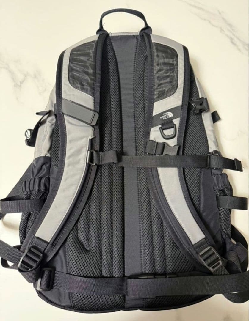 美品 THE NORTH FACE HOT SHOT グレー