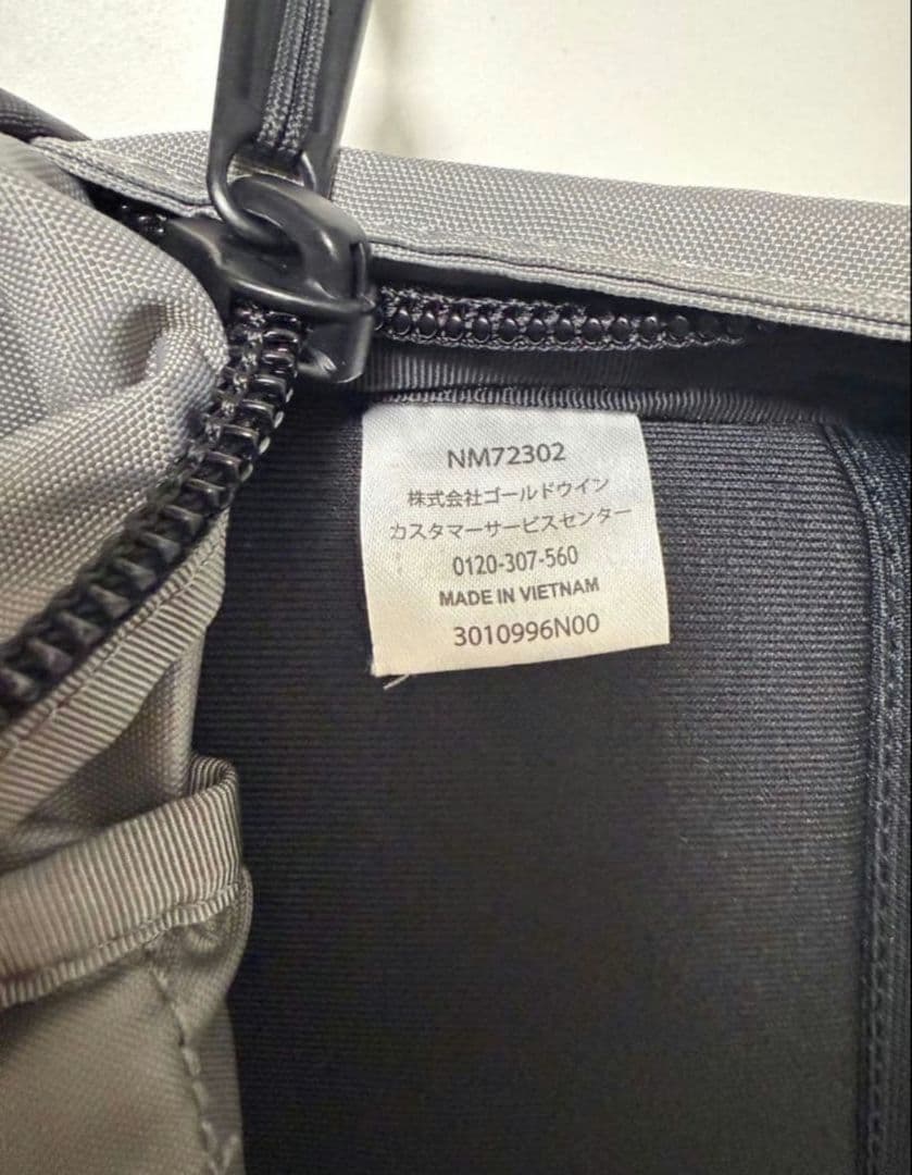 美品 THE NORTH FACE HOT SHOT グレー