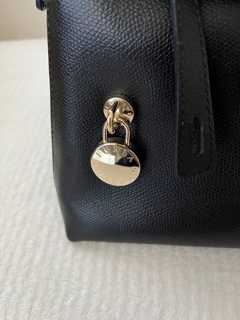 FURLA パイパー　ブラック ハンドバッグ