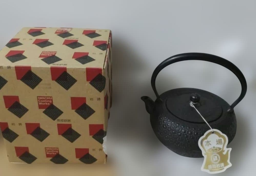 ハッシーさま専用　黒い鋳鉄鉄瓶 本場