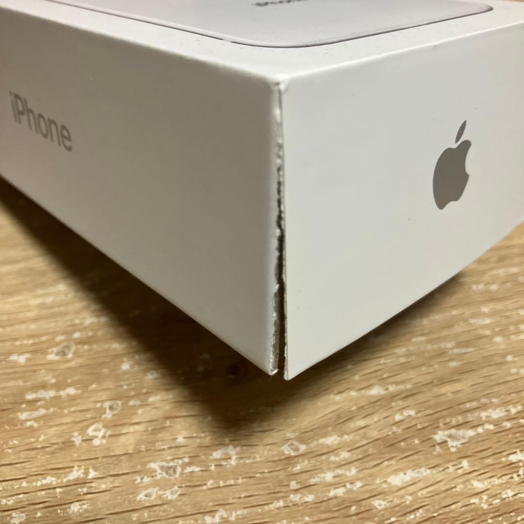 Apple iPhone 8 本体 64GB シルバー　箱付き