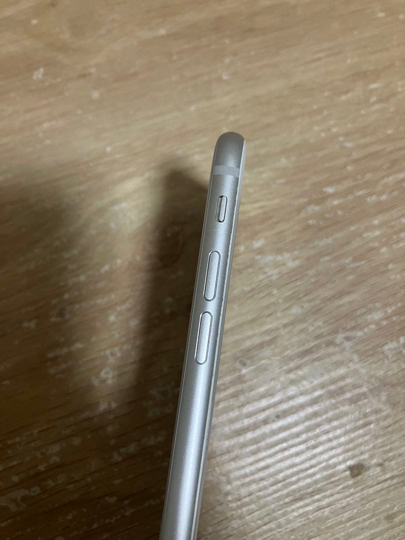 Apple iPhone 8 本体 64GB シルバー　箱付き