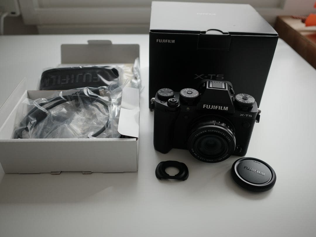 極美品 FUJIFILM X-T5 ボディ ※写真のレンズは付属していません