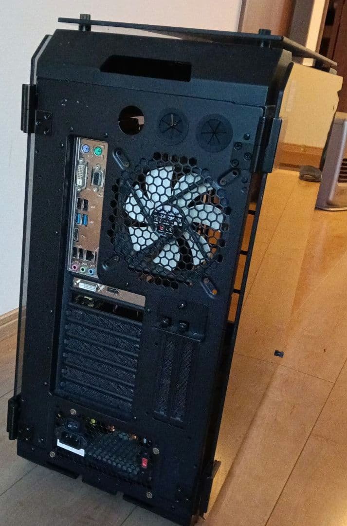 自作PC Thermaltake ガラスケース / GT1030 / ASUS