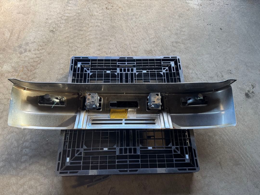 かっけさん専用　07エルフ フロントバイザー、バンパー