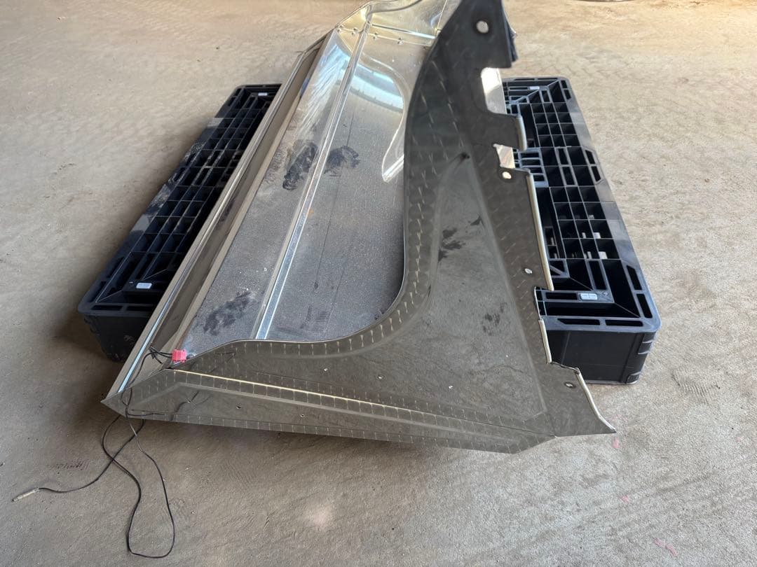 かっけさん専用　07エルフ フロントバイザー、バンパー