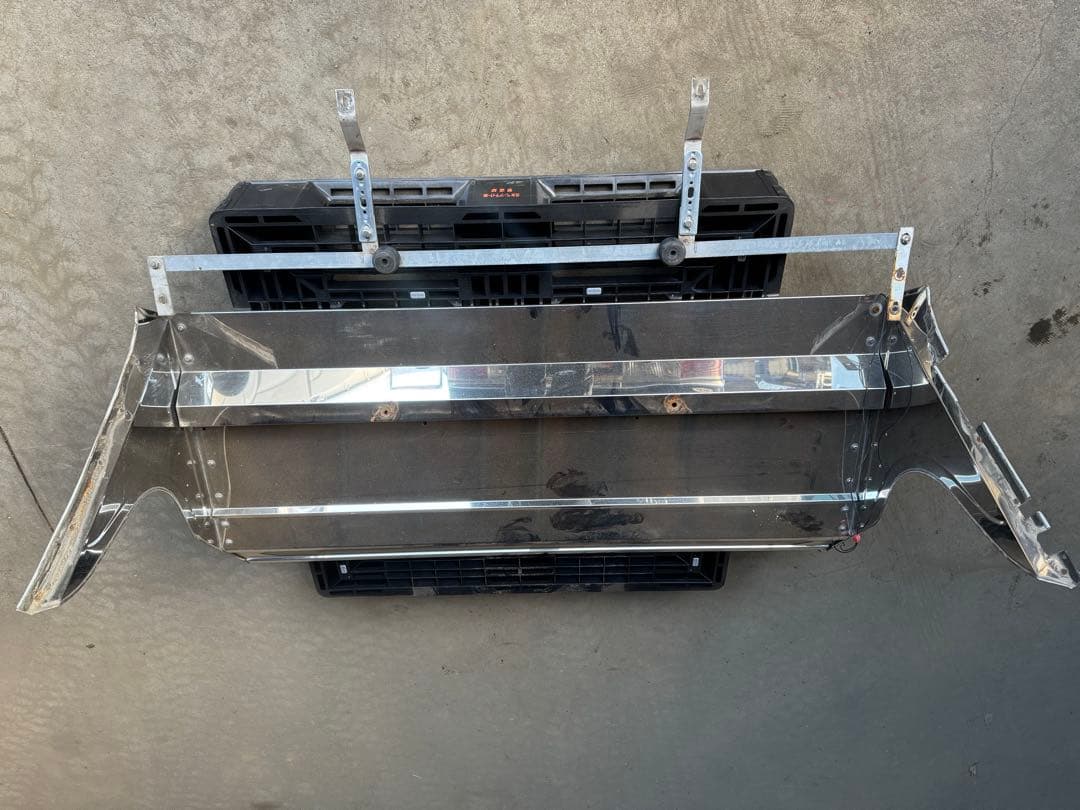 かっけさん専用　07エルフ フロントバイザー、バンパー