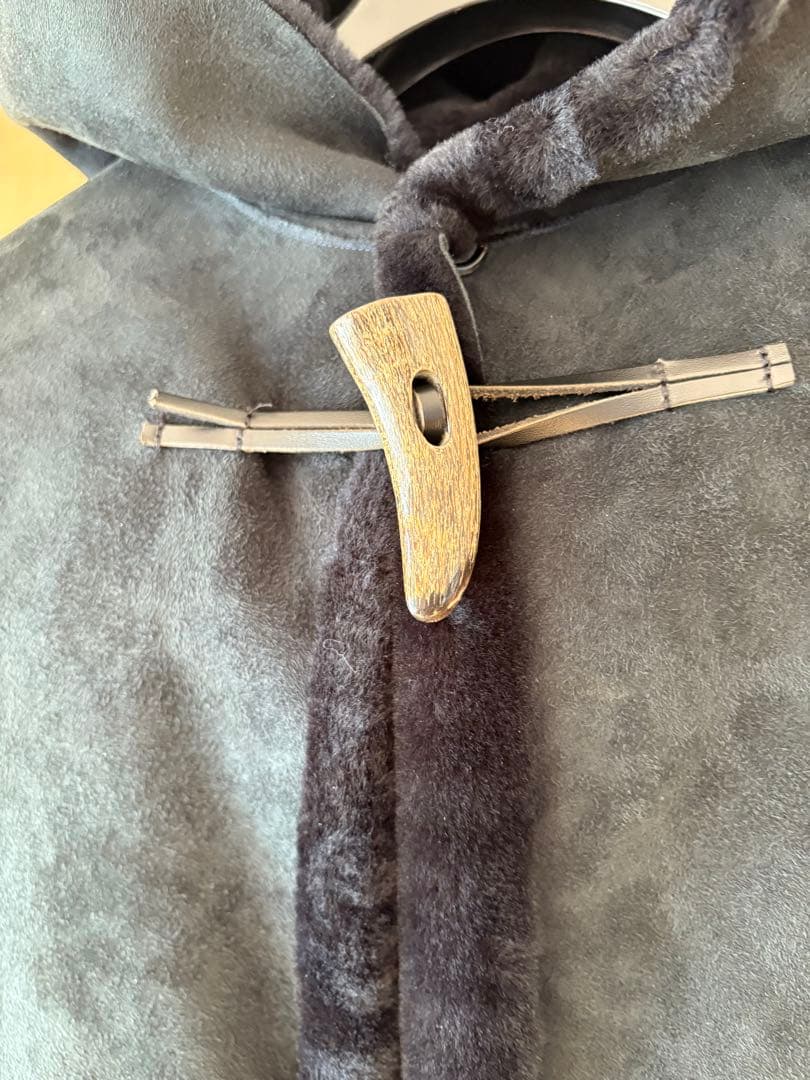 極美品/定価約28万】UNKNOWN 英国製 リアルムートン フーデッドコート