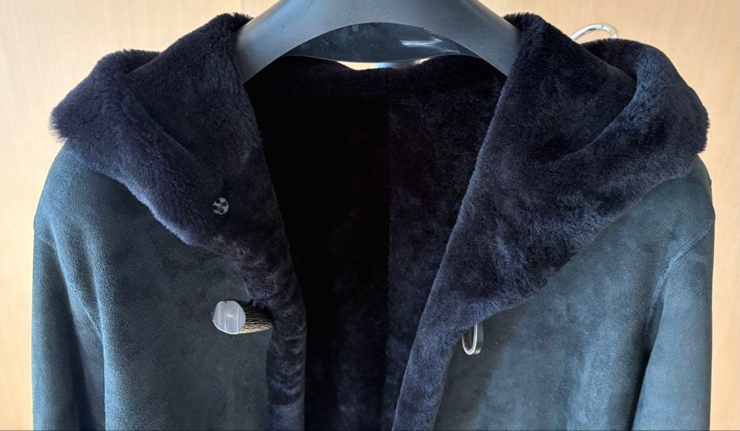 極美品/定価約28万】UNKNOWN 英国製 リアルムートン フーデッドコート