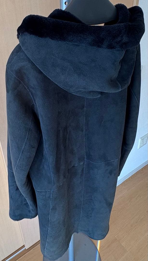 極美品/定価約28万】UNKNOWN 英国製 リアルムートン フーデッドコート