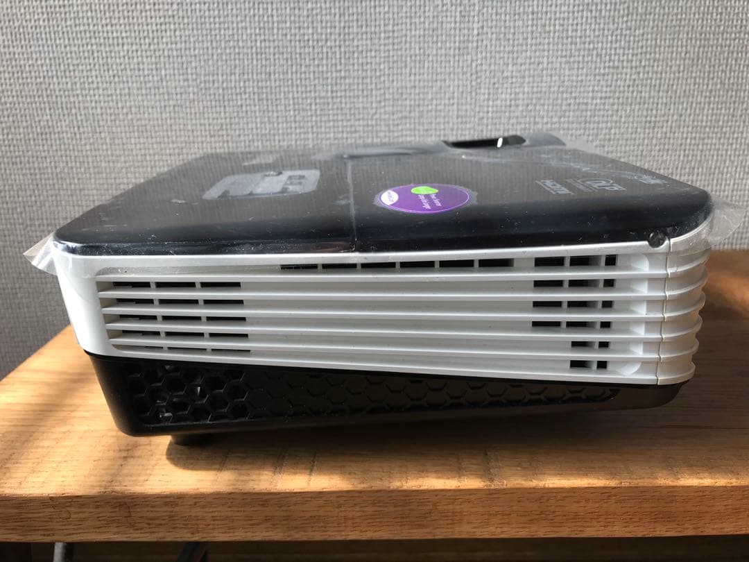 プロジェクター　BENQ TH681