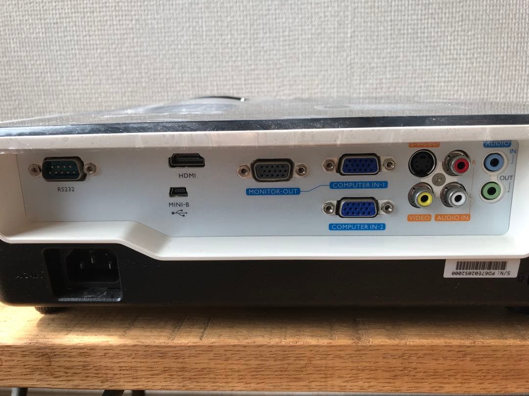 プロジェクター　BENQ TH681