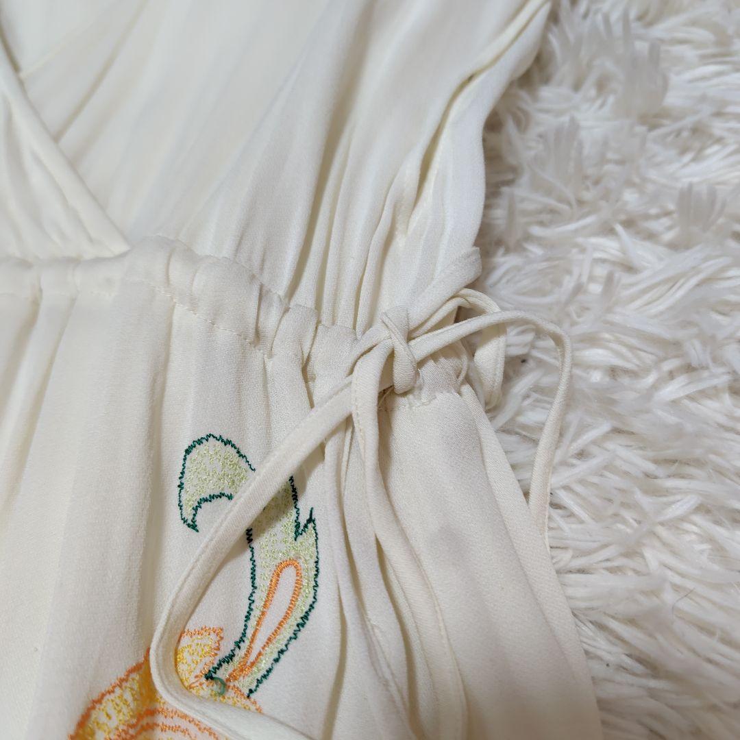 【極美品♡近年モデル】グレースコンチネンタル　カシュクール刺繍ワンピース　F