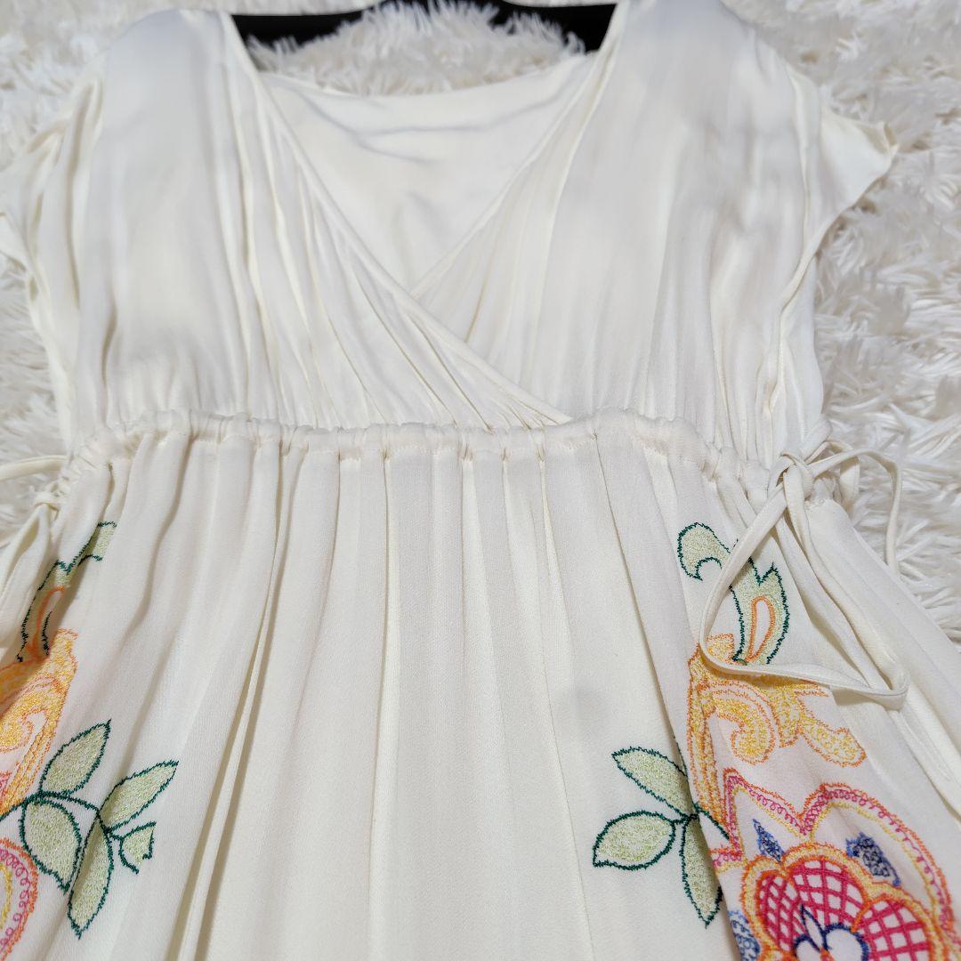 【極美品♡近年モデル】グレースコンチネンタル　カシュクール刺繍ワンピース　F