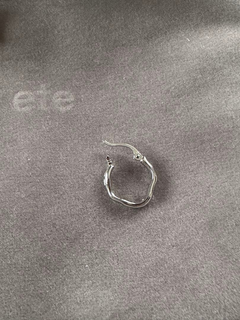 ete ツイストフープピアス　シルバー（片耳のみ）原価22,000