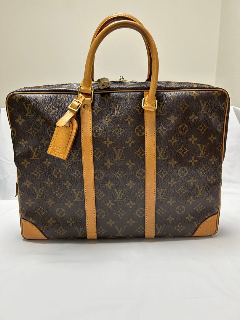 LOUIS VUITTON モノグラム ポルトドキュマン ヴォワヤージュ