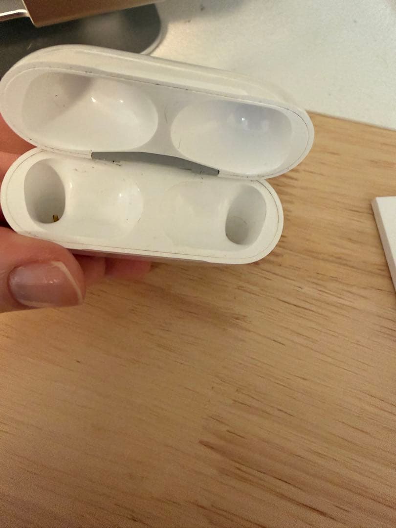 ね*い様 AirPods Pro 第2世代 Lightning（箱・付属品あり）