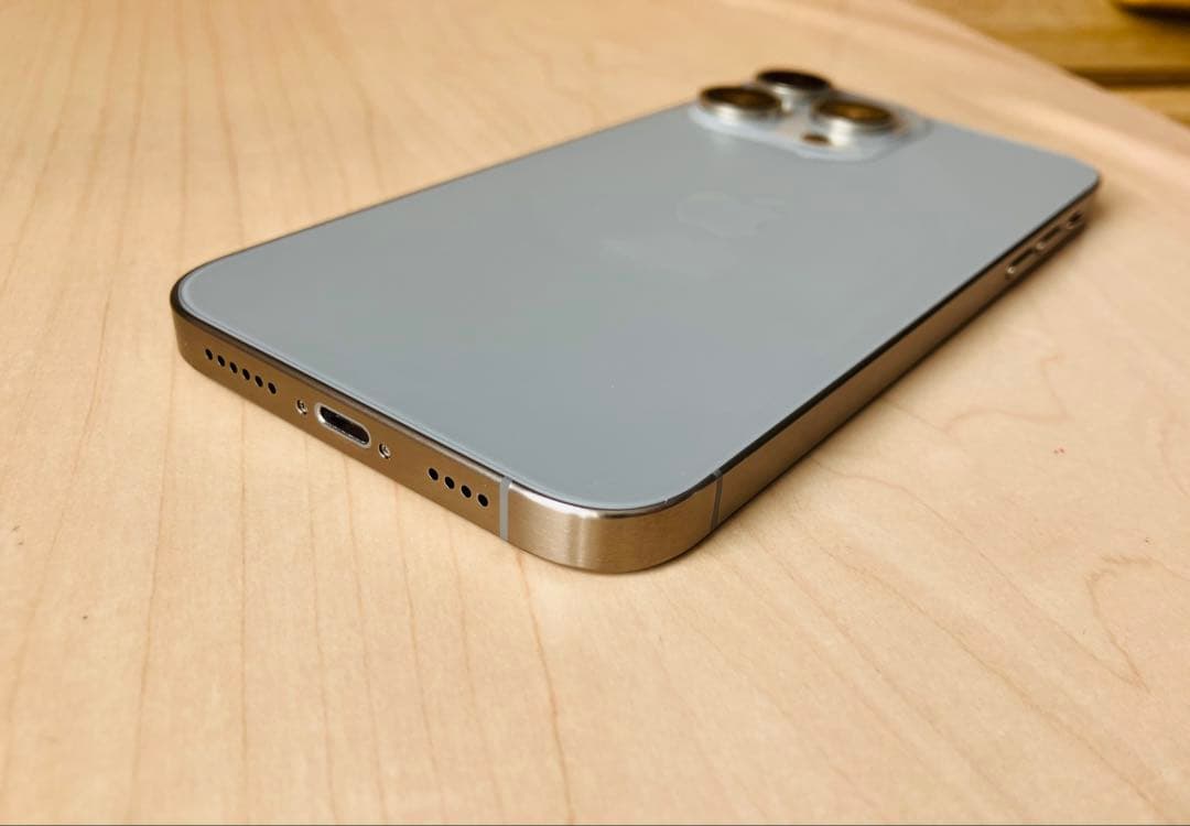 iPhone16pro風カスタムのiPhone XR ナチュラルチタニウム