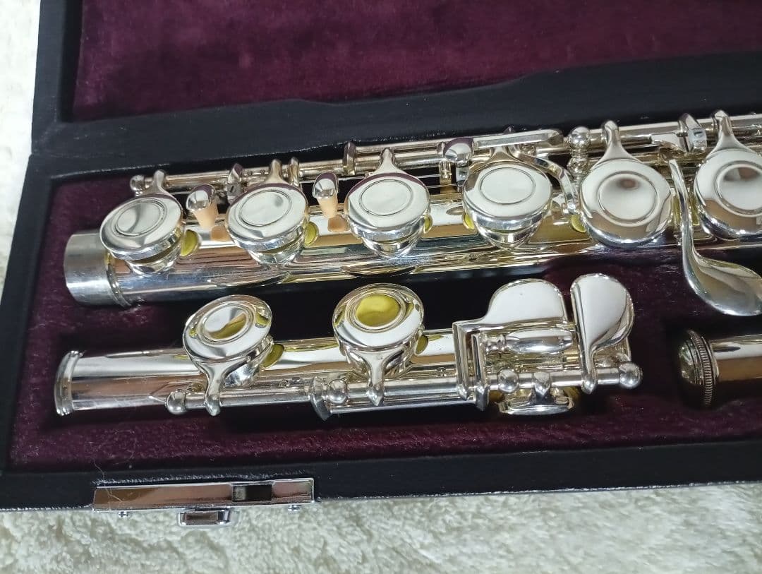 ヤマハ YFL211 フルート　 Eメカ搭載ケース付き　初心者　極美品！