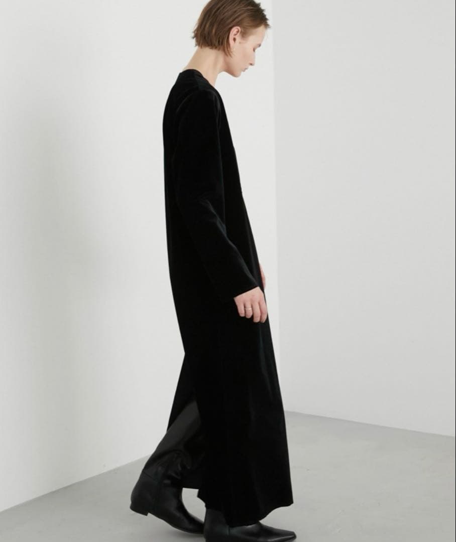 【LA PEAU DE GEM】 ベロアVネックワンピース BLACK
