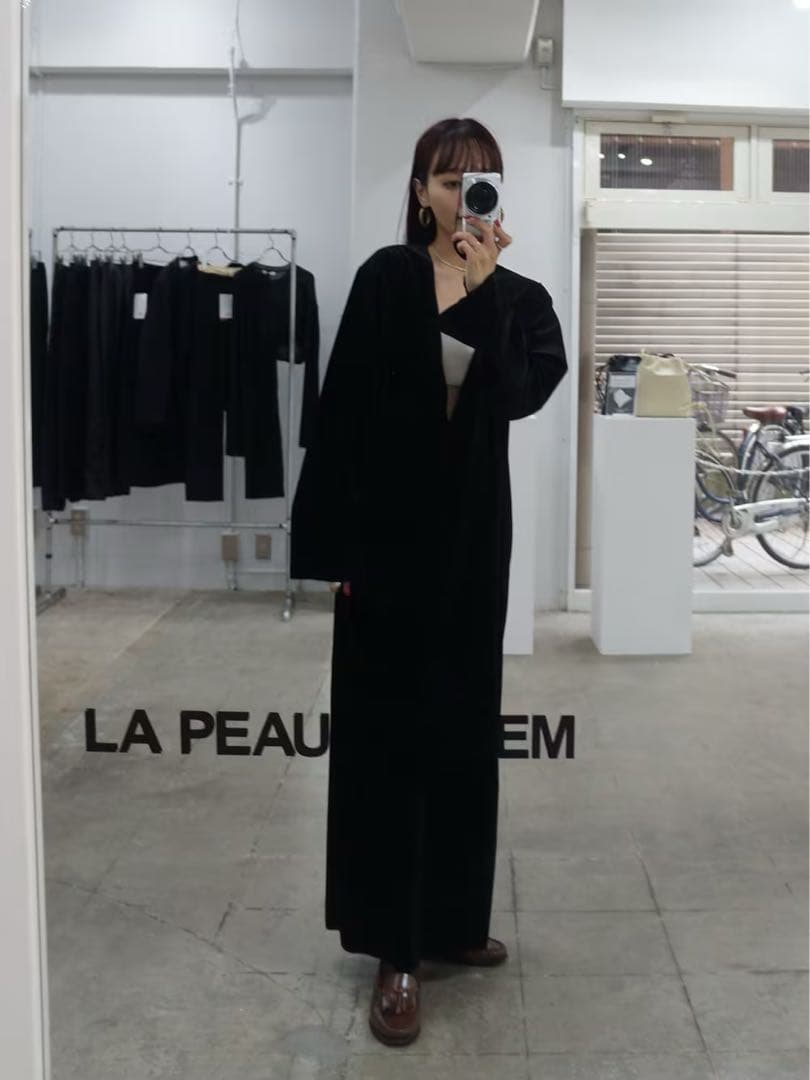 【LA PEAU DE GEM】 ベロアVネックワンピース BLACK