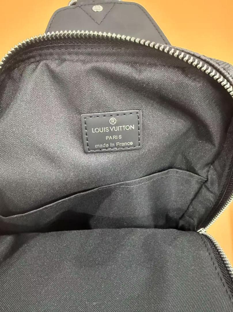 メンズショルダーバッグ、ブラック（黒色）