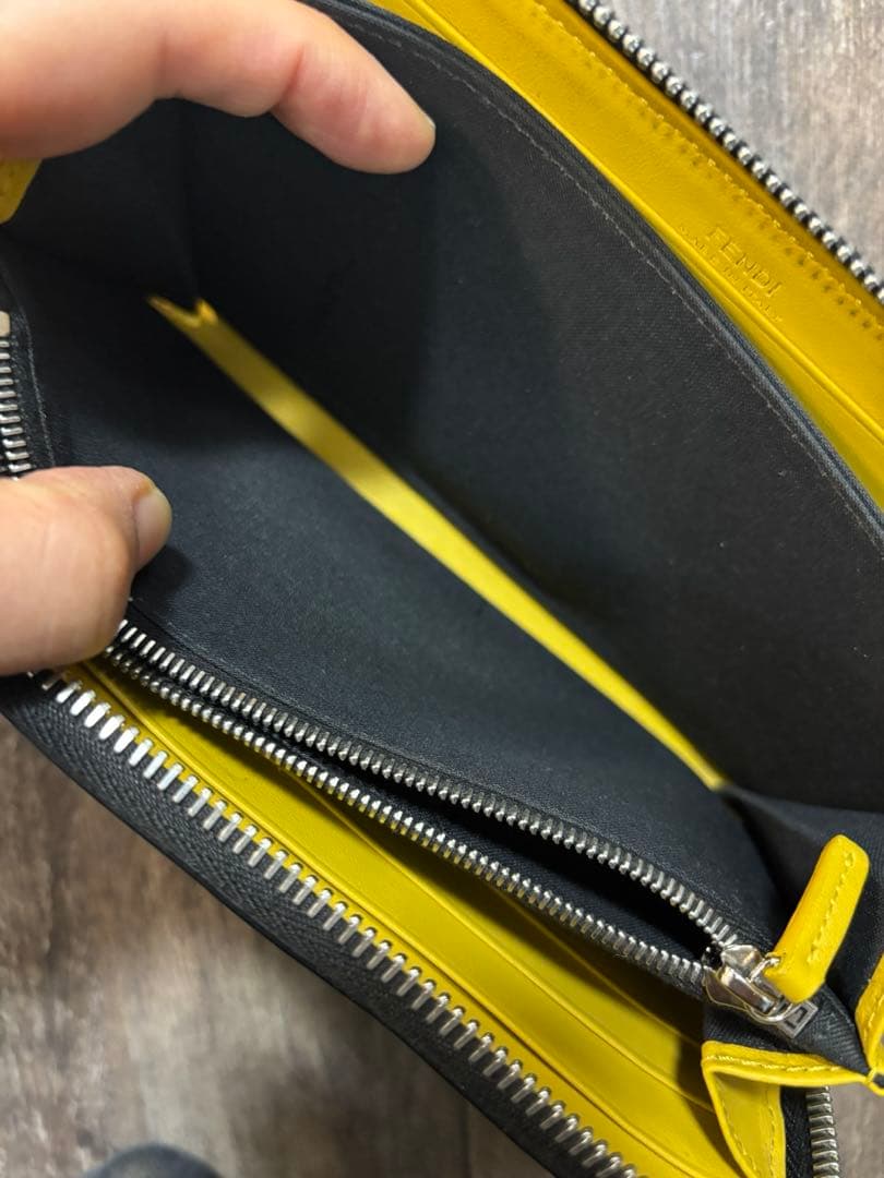 ＊FENDI ロゴ入り黒長財布
