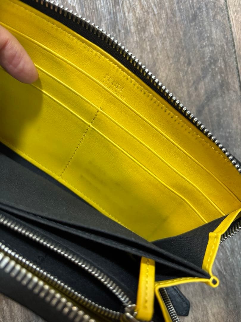 ＊FENDI ロゴ入り黒長財布