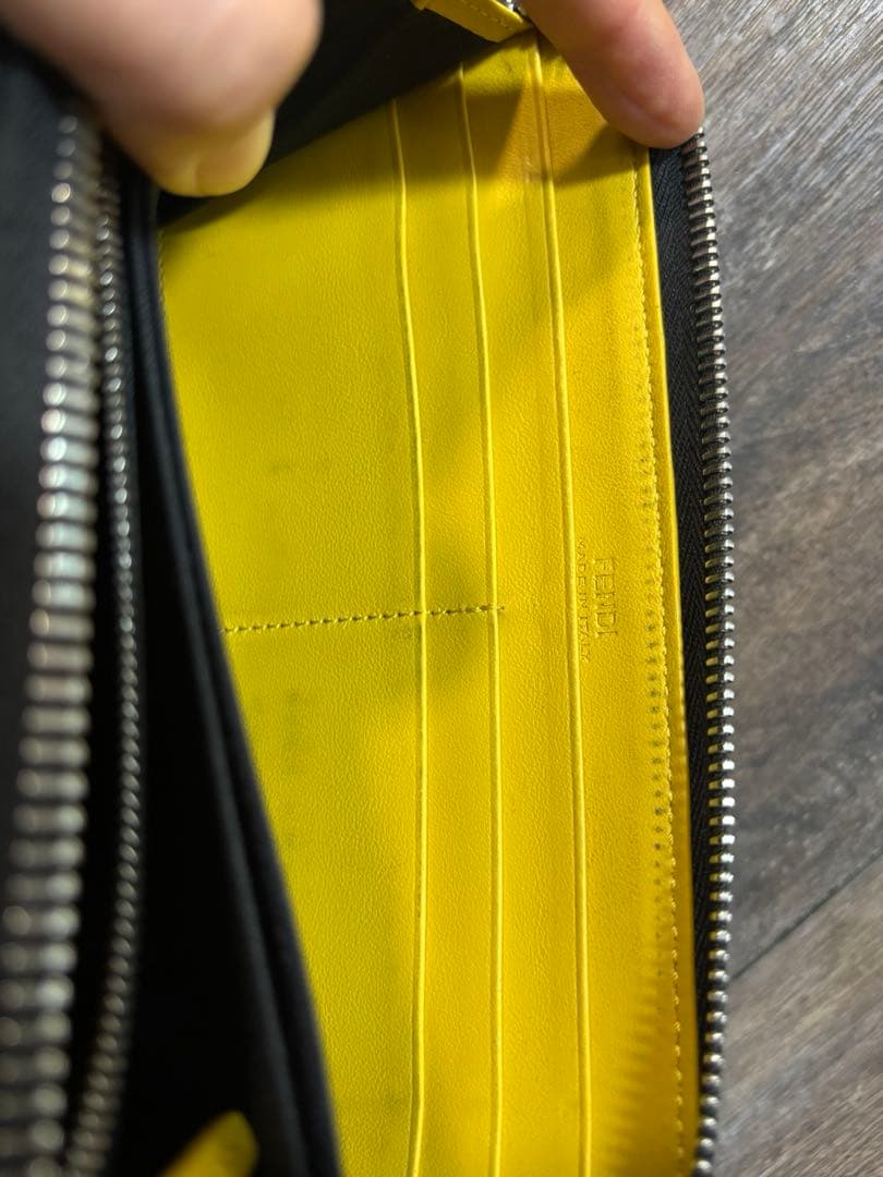＊FENDI ロゴ入り黒長財布