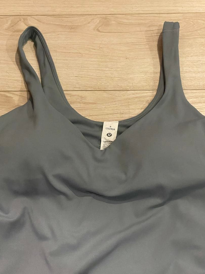 ルルレモン　カップ付きタンク　8