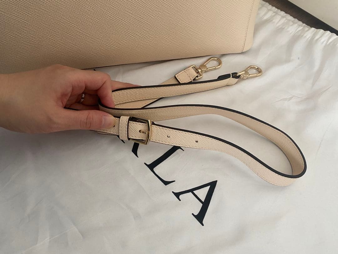 美品　FURLA ベージュ ハンドバッグ 保存袋付き