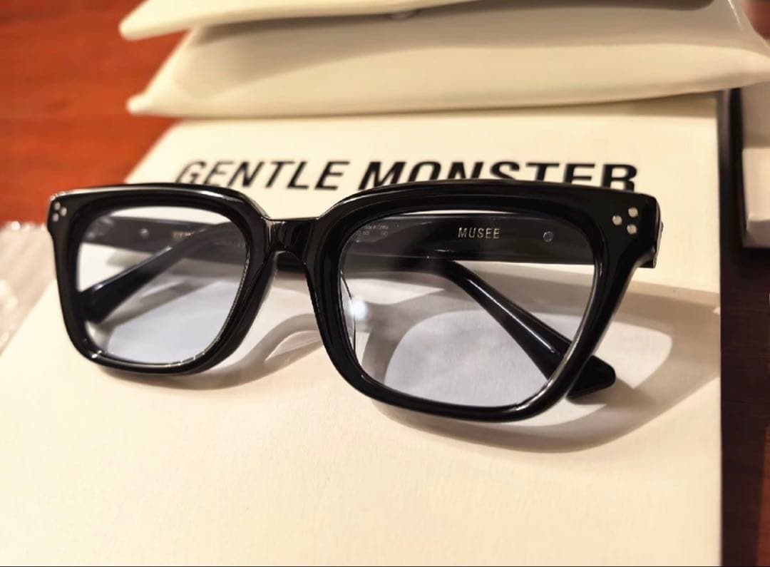 ド*ん様 GENTLE MONSTER MUSEE ブラック サングラス