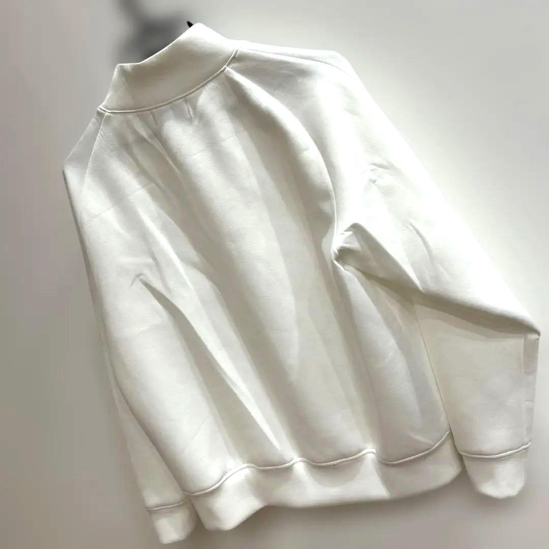 ジュン&ロペ　白　トレーナー