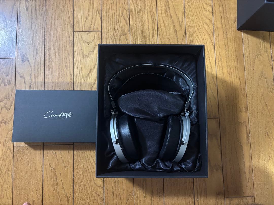 水月雨 Moondrop 大都会 - Cosmo